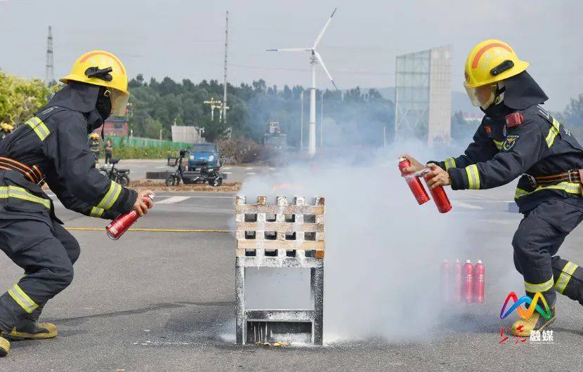 “高效环保气凝胶泡沫灭火剂及其配套应用技术研究”试验观摩会圆满举行