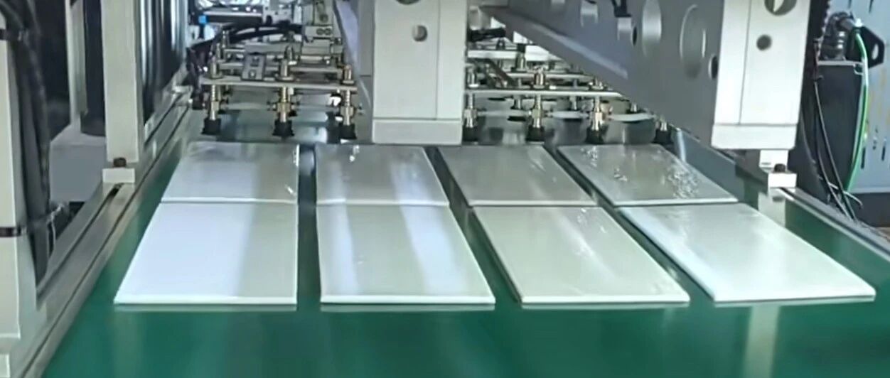 超硬核！鑫台铭精密热压设备产线为全球热管理难题提供中国方案